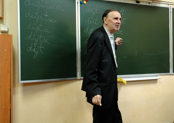 Андрей Анатольевич Зализняк, лекция «Об исторической лингвистике», 12 декабря 2008 года, школа «Муми-тролль». Фото М. А. Смирновой